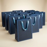 Set 12 Pungi Cadou Mari Bleumarin cu Manere Satinate Bleu, 32 26 cm