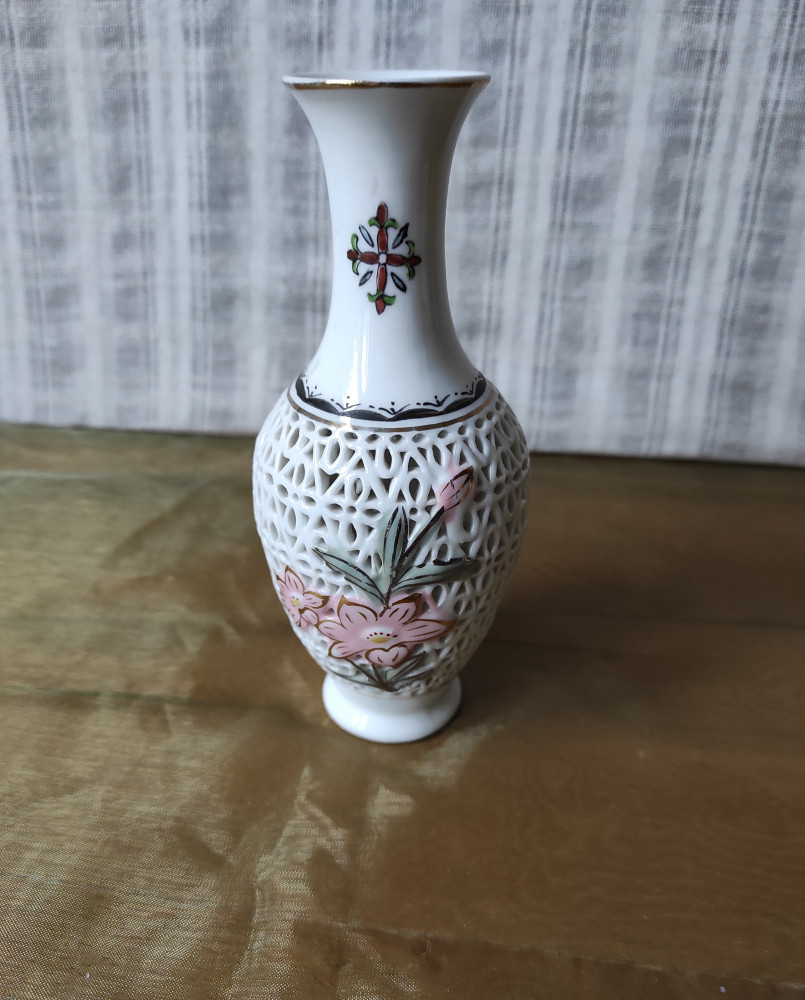 Vaza portelan fin, model cu perforatii | Okazii.ro