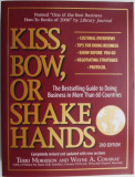 Kiss, Bow, or Shake Hands. The Bestselling Guide to Doing Business in More Than 60 Countries &ndash; Terri Morrison, Wayne A. Conaway