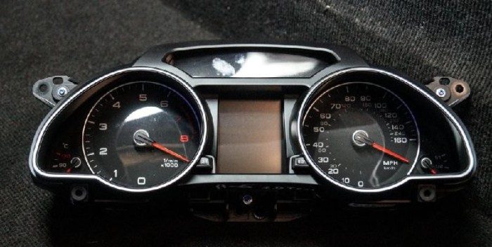 Ceas de bord AUDI A5 8T3 2011 OEM: 8T0920982D 2175527