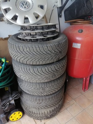 Set cauciucuri de iarna pe jante de tabla si capace originale foto