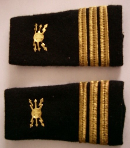 C2 12 - Grade militare - capitan transmisiuni - piesa de colectie!