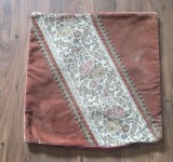 FATA DE PERNA DECORATIVA VINTAGE DIN CATIFEA SI BROCART
