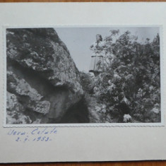 Fotografie lipita pe carton, Maria Groza la Deva Cetate in 1953