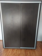 V&acirc;nd dulap-mobilă pentru dormitor