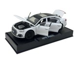Macheta Audi A8L 1:32 alb replica metal lumini si sunete, deschide usi, capota, portbagaj
