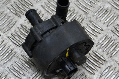 Pompa de apa auxiliara TESLA MODEL S 2012 OEM: 17045A1538KH,1037327-00-F 13124236 foto