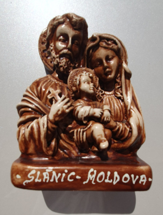 Bibelou din ceramica solida Slanic Moldova, fecioara Maria cu prunc, 15x11x6 cm