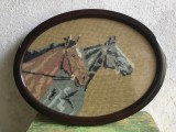 Cusatura / Goblen model interesant cu cai in rama ovala de lemn !