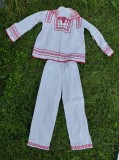 Costum popular national barbatesc, marime de copil / baiat, brodat cu cusatura de mana cu ata rosie, in cruciulita