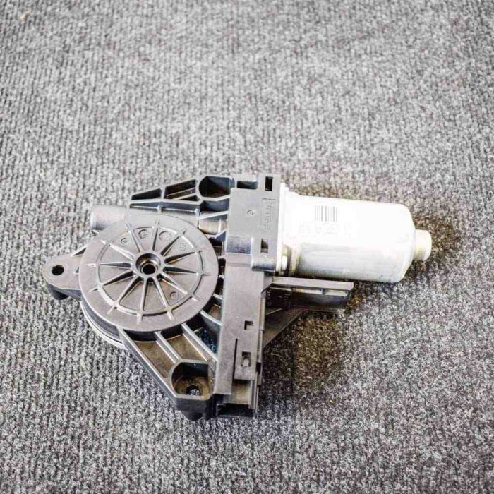 Motor macara geam ușă dreapta față VOLVO V40 Hatchback 2015 OEM: 966269-103 3251183