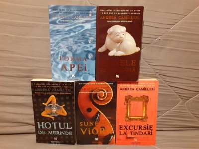 FORMA APEI/CAINELE DE TERACOTA/HOTUL DE MERINDE/SUNETUL VIORII/EXCURSIE LA TINDARI (COMISARUL MONTALBANO)-ANDREA CAMILLERI foto