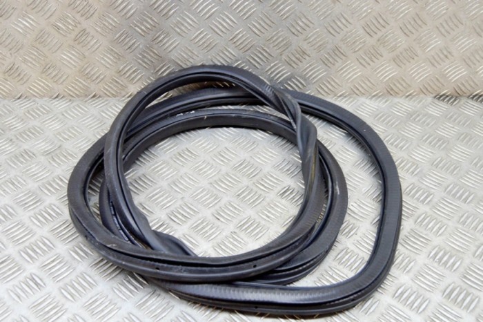 Garnitura ușă st&acirc;nga față VW PASSAT Variant B7 365 2011 OEM: 3C4867911B | 17246931