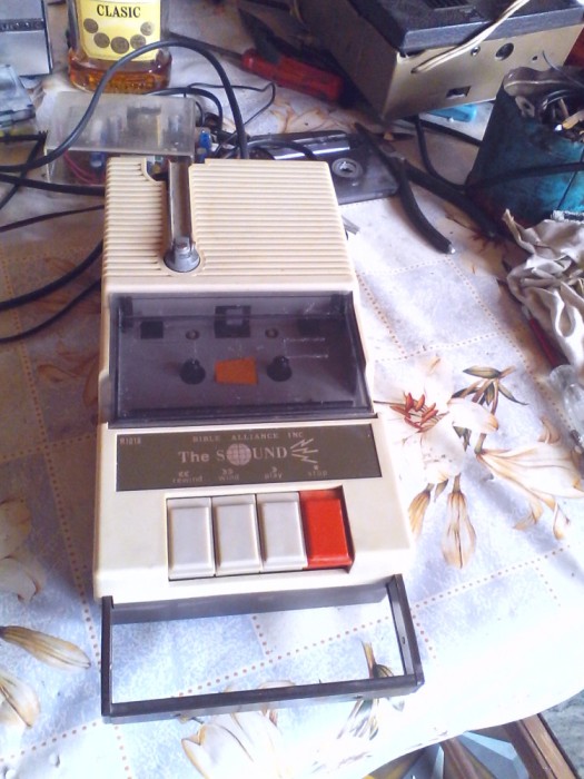 Casetofon vechi R 1018 Bible Alliance The Sound Inc cu Manivela ,Dinam ?
