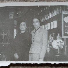 Interiorul Farmaciei Traian Aiteanu, Caracal anii '30// fotografie
