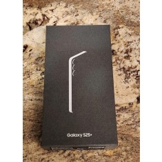 Cutie Samsung Galaxy S25 Plus fara accesorii