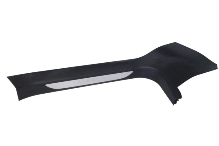 Ornament prag interior dreapta față TESLA MODEL S 2014 OEM: 1030394-00-B 20806175