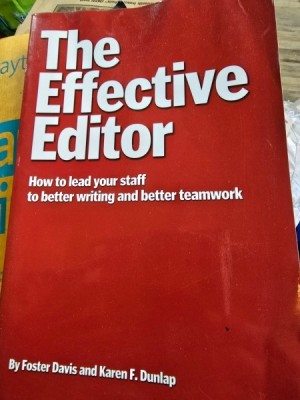The effective editor: How to lead your staff to better writing and better teamwork - Foster Davis, Karen F. Dunlap foto