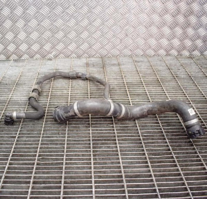 Furtun radiator răcire dreapta BMW 2 Coupe F22, F87 2017 OEM: 8662832 10011776