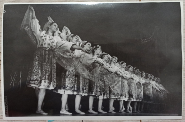 Dansuri populare, perioada comunista// fotografie de presa