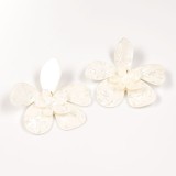 Cercei clips floare mare alba sidefata