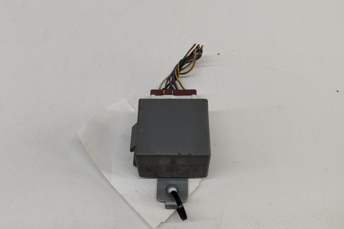 Releu HONDA S2000 AP 2002 OEM: 39400-S1F-003 29499622