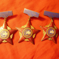 Set 3 Insigne Fruntas in Intrecerea Socialista : 1965 '66 , '67 , h=4,5cm