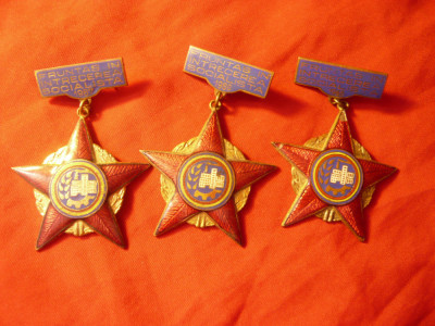 Set 3 Insigne Fruntas in Intrecerea Socialista : 1965 &amp;#039;66 , &amp;#039;67 , h=4,5cm foto