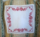 Mileu/ Centru de masa Vintage din bumbac, cu broderie manuala florala.