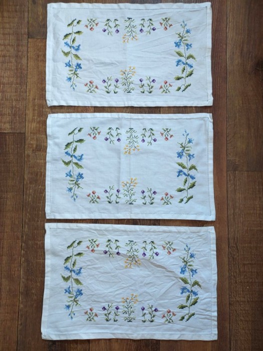 Set 3 servete lucru manual, cusatura de mana model cu flori de camp, tip botanica, 42x27cm (nopron masa)