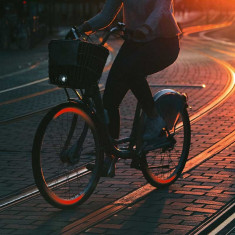 Benzi reflectorizante pentru roti de biciclete rosii foto