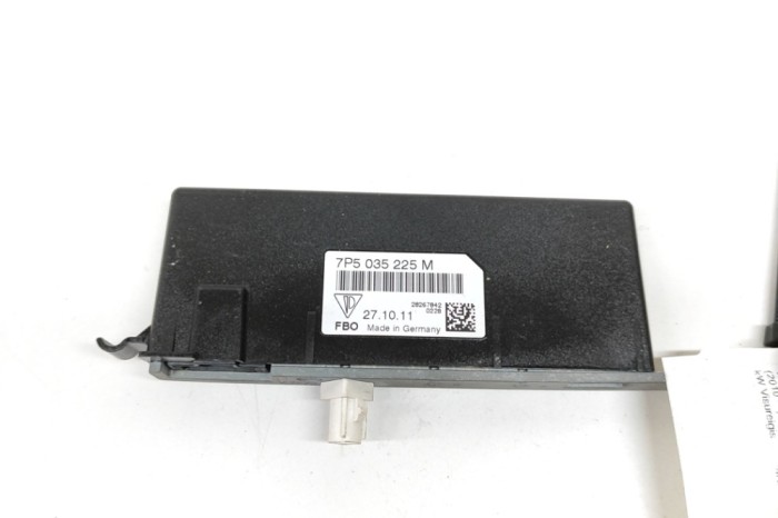 Amplificator de antena PORSCHE CAYENNE 92A 2012 OEM: 7P5035225M,7P5.035.225.M,28267842 | 22871237