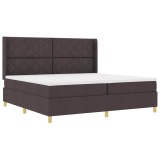 Cumpara ieftin Pat cu saltea cu arcuri Maro &icirc;nchis 200 x 200 cm țesătură