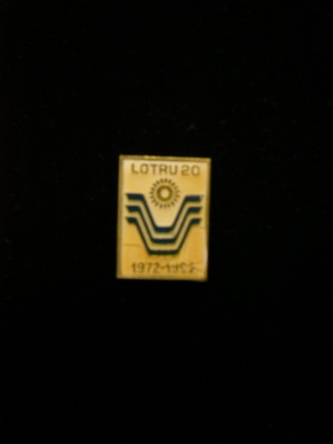 QW9 J 10 - Insigna - tematica industrie - inscriptia Lotru 20 - 1972 - 1992