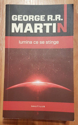 Lumina ce se stinge de George R. R. Martin Nemira Nautilus foto