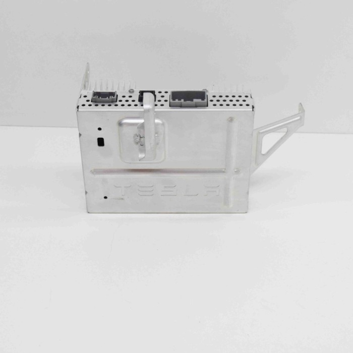 Amplificator de sunet TESLA MODEL 3 2018 OEM: 1079748-00-C
