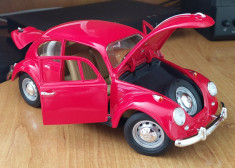 Macheta Volkswagen vw Beetle Buburuza Rosie 1967 Scara 1:18 Road Signature Noua foto