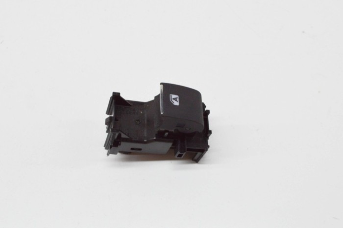 Buton geam ușă dreapta față TOYOTA CAMRY _V7_ 2019 OEM: 84810-48030 20617736