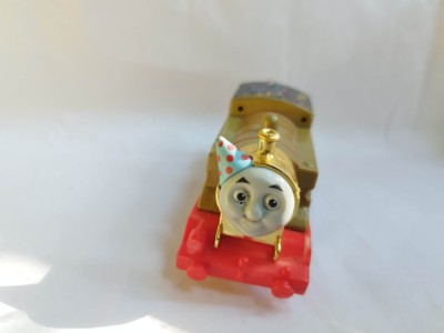 bnk jc Thomas &amp;amp; Friends Trackmaster Celebration Golden Thomas foto