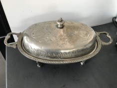 Frumoasa oala cu capac argintata,veche,marcata,4 picioru?e,stil barok,de decor. foto