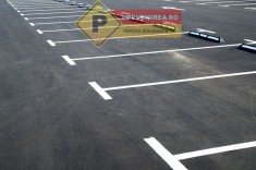 Marcaje pentru loc de parcare foto