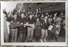 Manifestanti scandand, decembrie 1989// fotografie de presa, Romania 1900 - 1950, Portrete