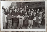 Manifestanti scandand, decembrie 1989// fotografie de presa, Romania 1900 - 1950, Portrete