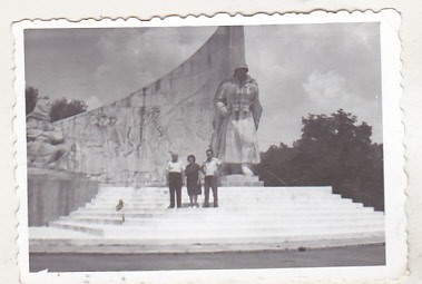bnk foto - Baia Mare - Monumentul Ostasului Roman - 1977 foto