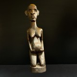 Statuetă africană din lemn, reprezent&acirc;nd o figură feminină de fertilitate &ndash; Africa