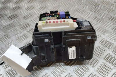 Modul panou de siguranțe TOYOTA YARIS _P13_ 2014 OEM: 821110UM40D,82741-0D070 30335522 foto