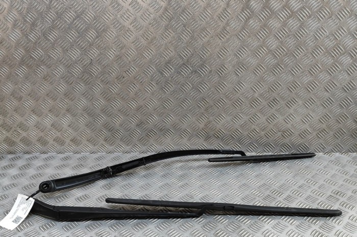 Braț ștergător față KIA CEE\&#039;D Hatchback CD 2023 OEM: 98321-J7900,98311-J7900 | 31975061