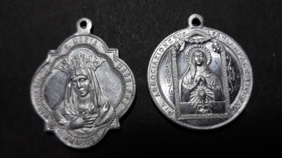 PANDANTIVE RELIGIOASE - VECHI - CATOLICE - LOT DE 2 BUC foto