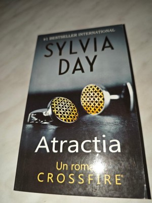 SYLVIA DAY: ATRACTIA (UN ROMAN CROSSFIRE) foto