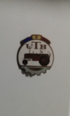 QW9 K 90 - Insigna - tematica tehnica - Uzina de tractoare Brasov - UTB
